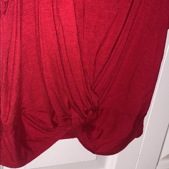 Red tank - Picture 2 of 3